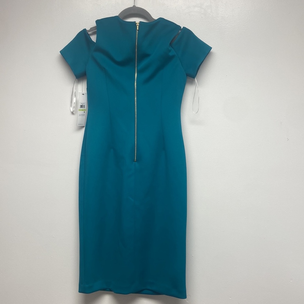 Calvin Klein
Cold Shoulder Sheath Dress,Size-4